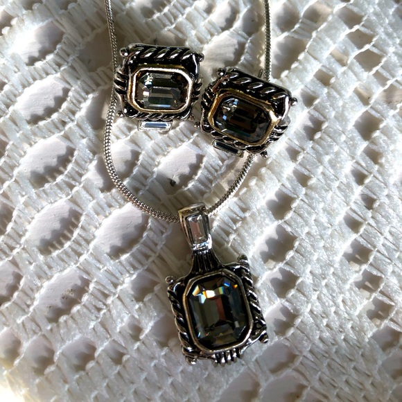 Silver toned necklace and earring set - Picture 4 of 5